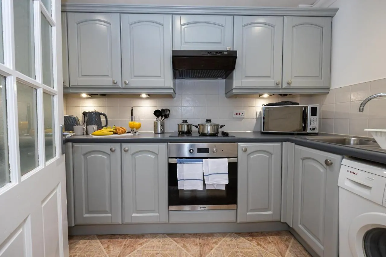 The Burton- Free Gated Parking Apartment Manchester 0*,  United Kingdom