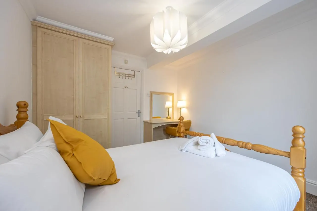 The Burton- Free Gated Parking Apartment Manchester
