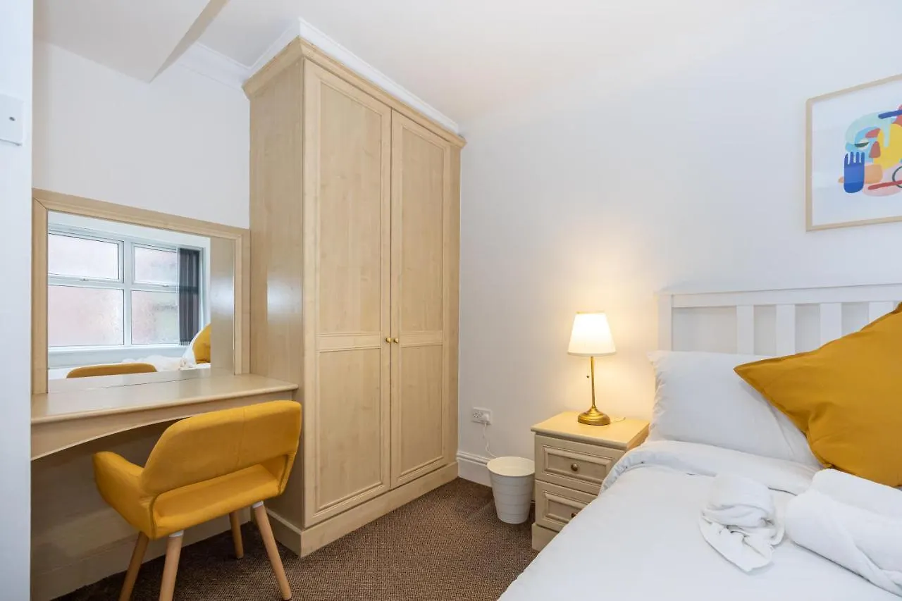 The Burton- Free Gated Parking Apartment Manchester United Kingdom