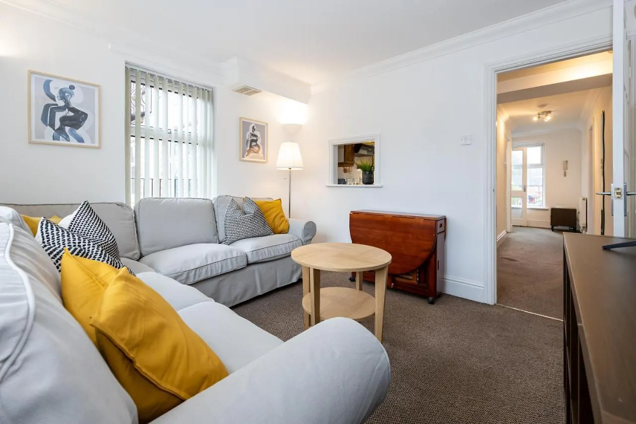 The Burton- Free Gated Parking Apartment Manchester 0*,