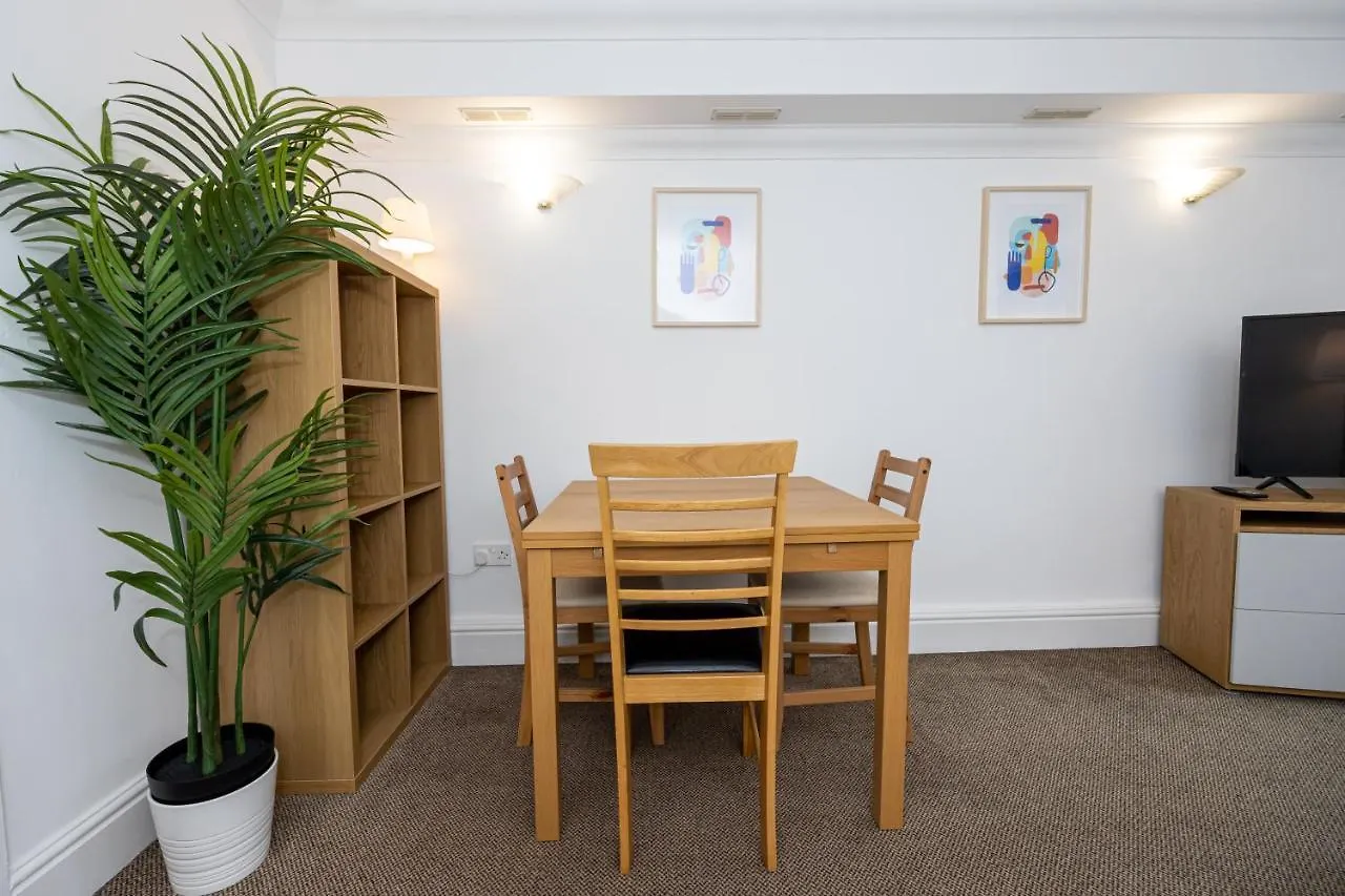 The Burton- Free Gated Parking Apartment Manchester