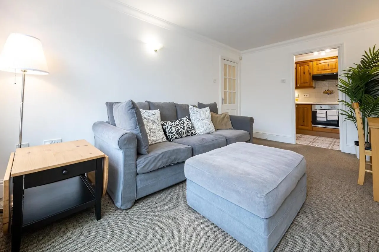 The Burton- Free Gated Parking Apartment Manchester