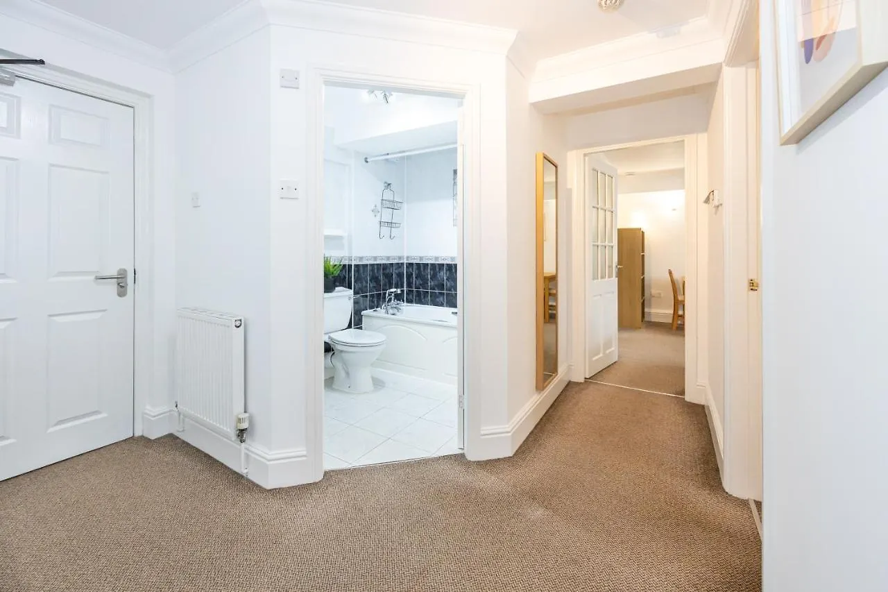 The Burton- Free Gated Parking Apartment Manchester