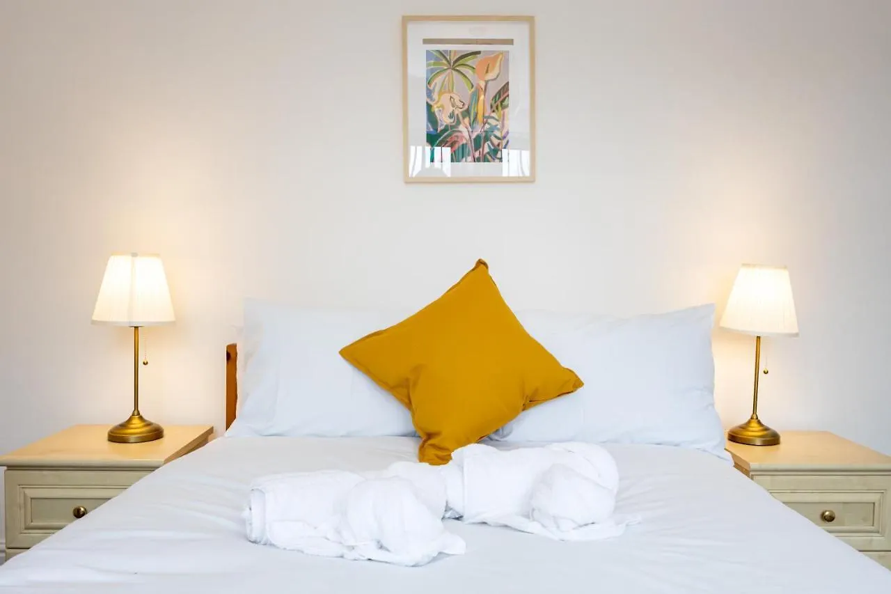 The Burton- Free Gated Parking Apartment Manchester United Kingdom