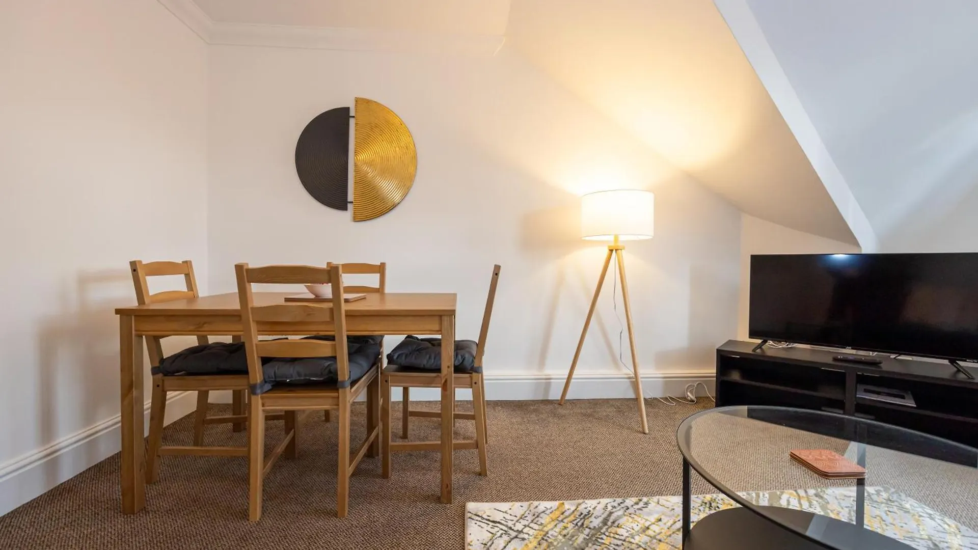 The Burton- Free Gated Parking Apartment Manchester United Kingdom