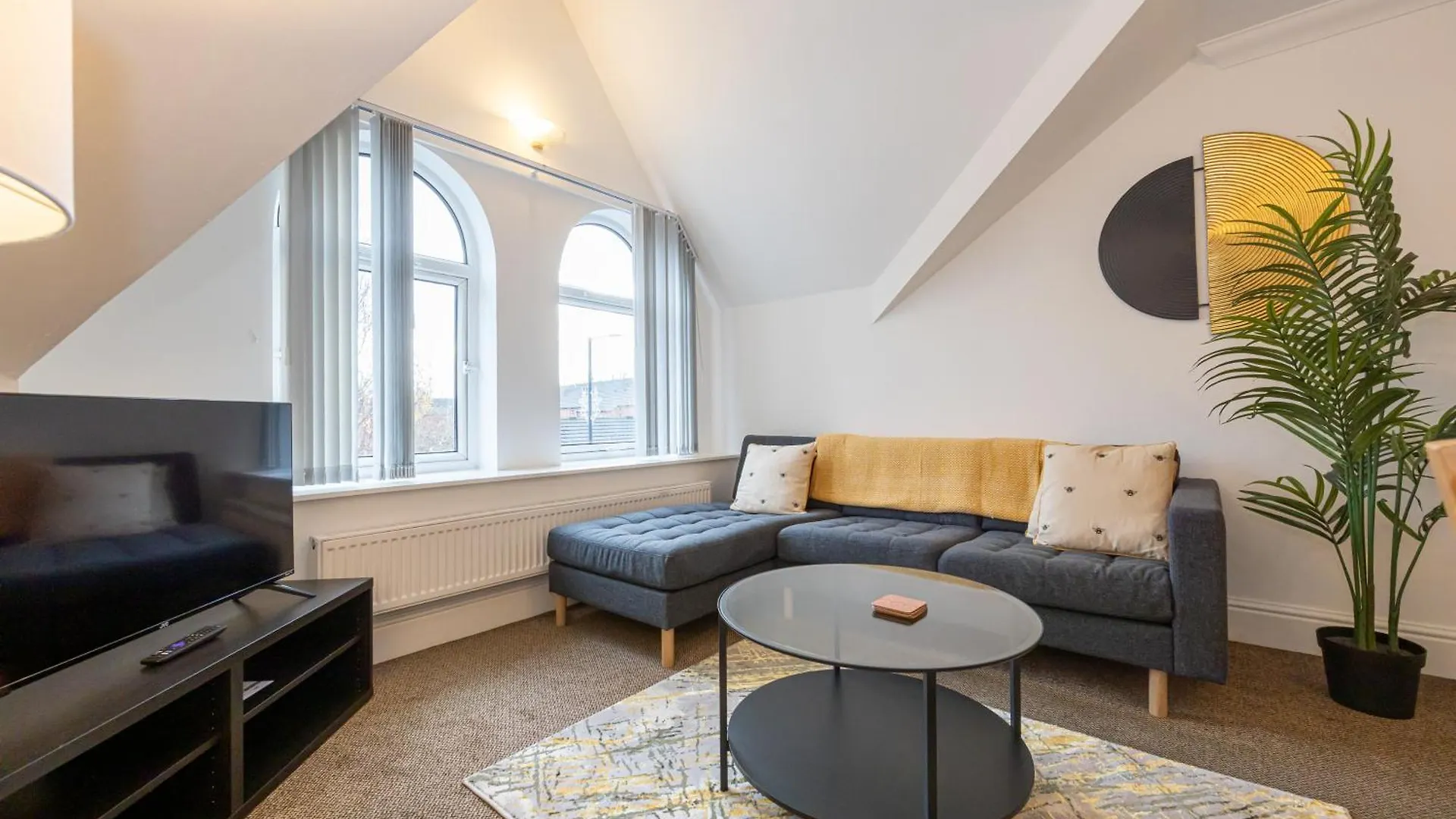 The Burton- Free Gated Parking Apartment Manchester