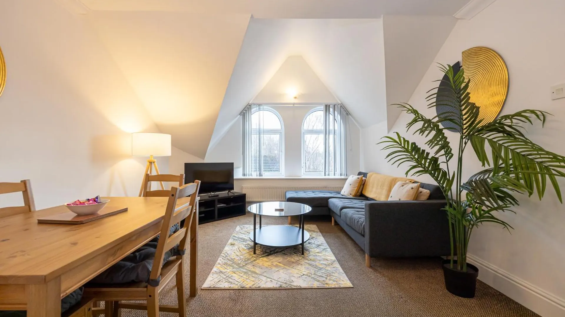The Burton- Free Gated Parking Apartment Manchester