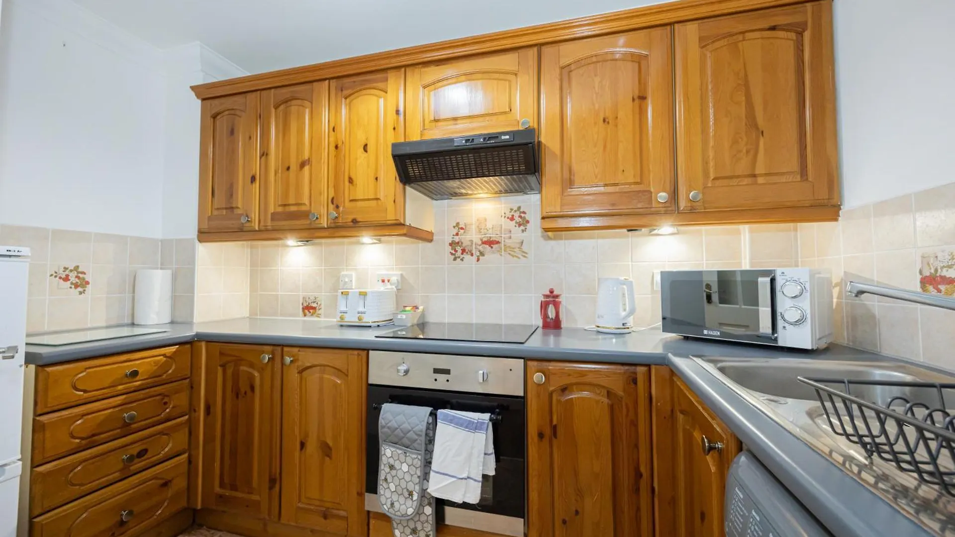 The Burton- Free Gated Parking Apartment Manchester