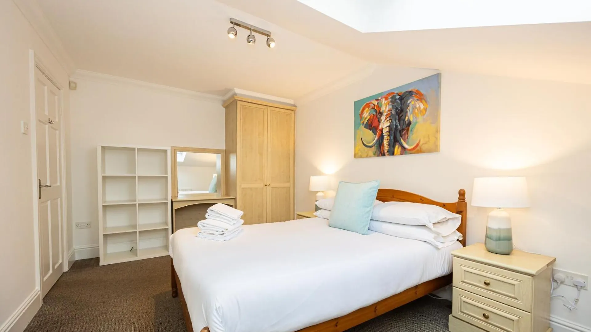The Burton- Free Gated Parking Apartment Manchester 0*,