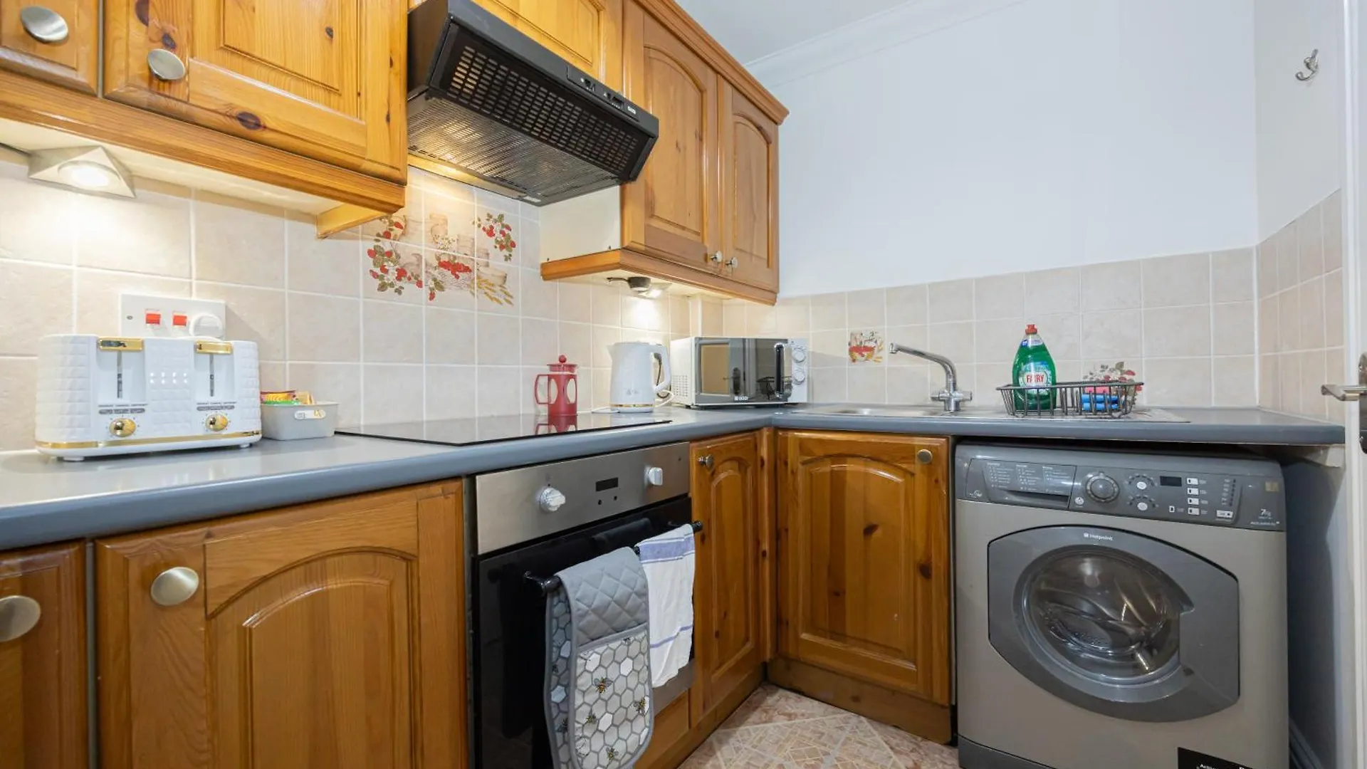 The Burton- Free Gated Parking Apartment Manchester