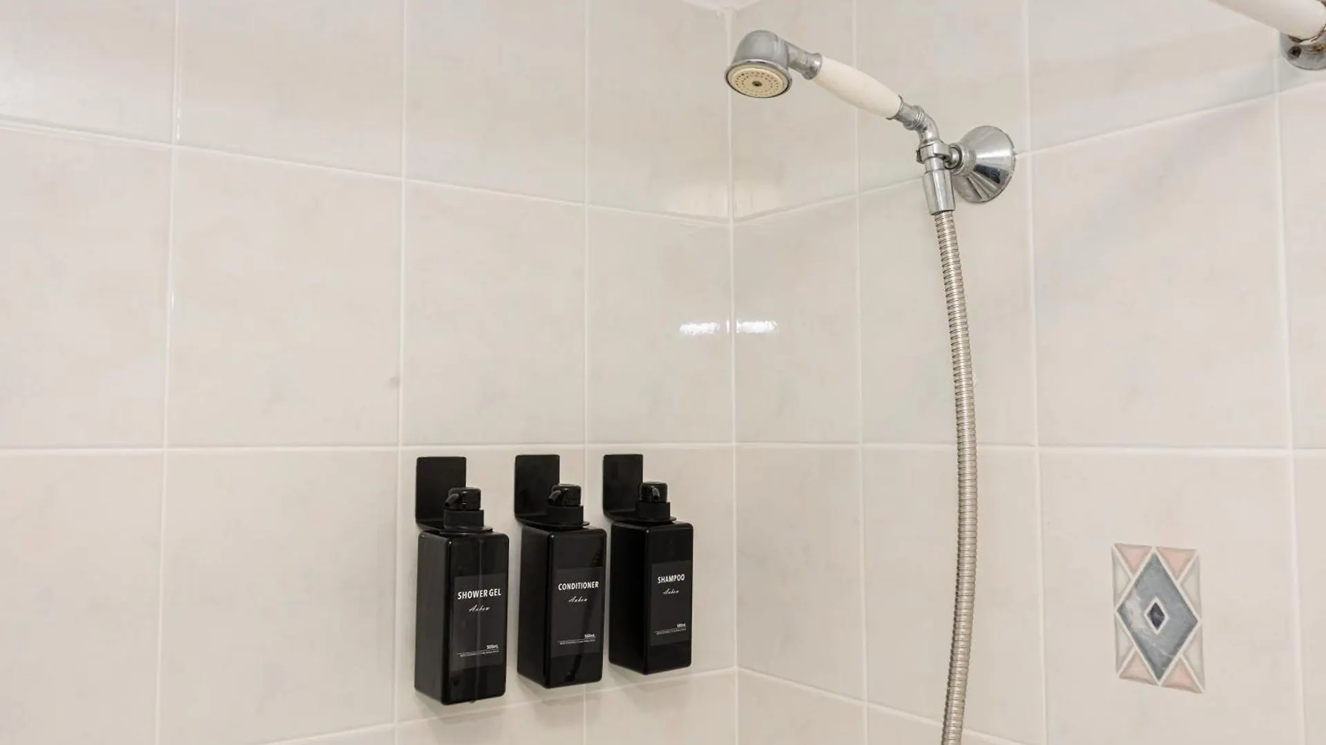 The Burton- Free Gated Parking Apartment Manchester