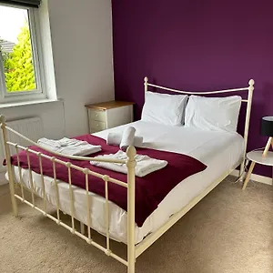  Holiday home 2 Bedroom House With Garden